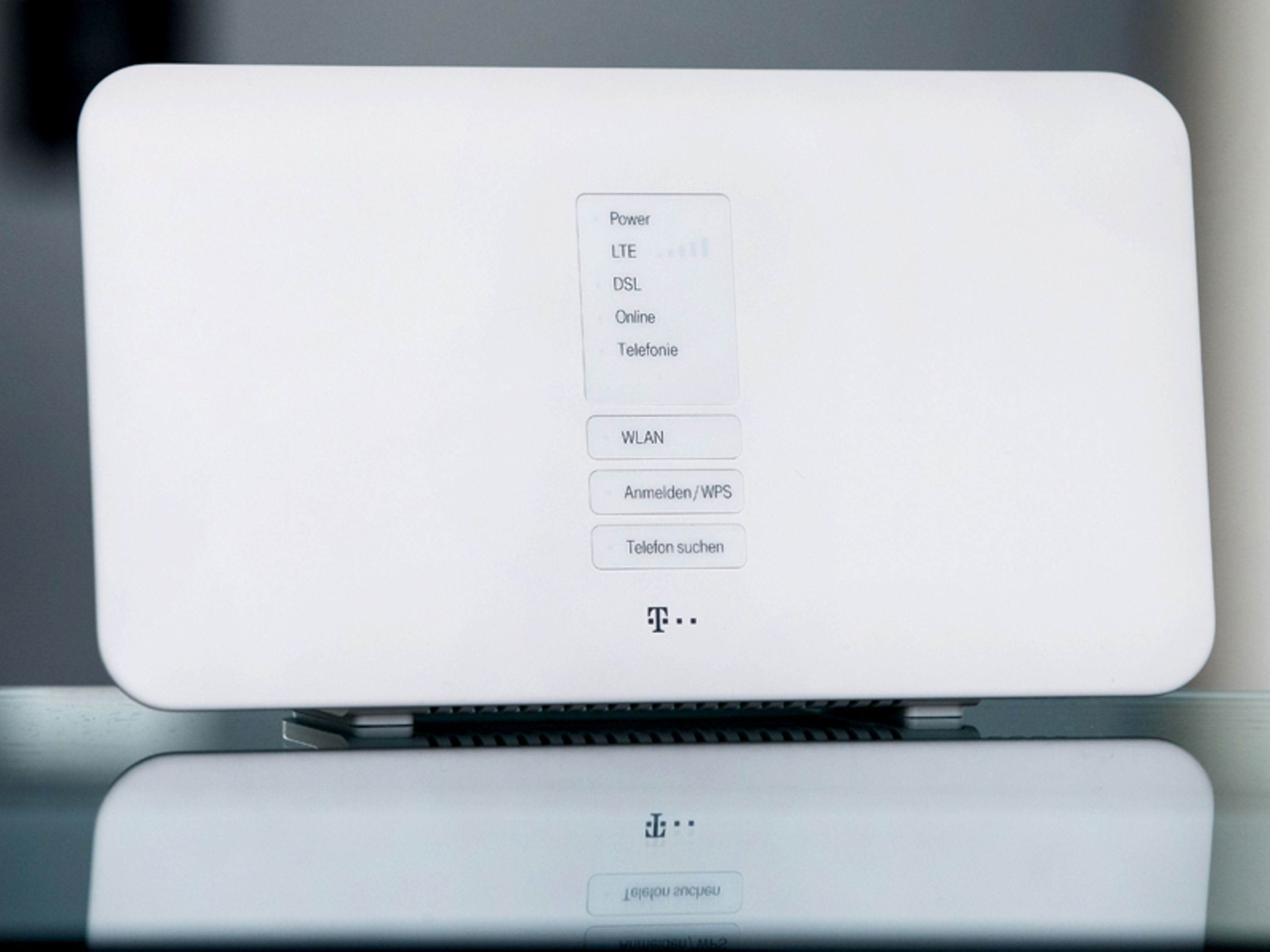 thumbnail image 2 of Telekom Speedport Hybrid Router + 2 LTE Antennas Wi-Fi DSL For Hybrid Contracts (Used) 2 of 5
