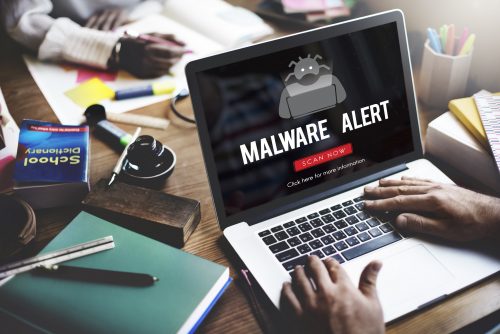 Malware Alarm auf Laptop