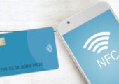 nfc fähiges smartphone und kreditkarte