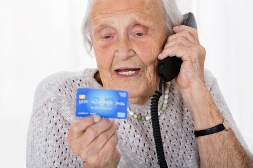 Alte Dame wird Opfer eines Spam Anrufs