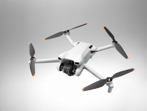 DJI Mini 3 Dohne mit ausgeklappten Flügeln